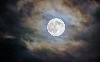 Pełnia księżyca – jaki ma wpływ na człowieka?